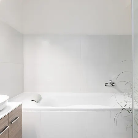 Couple-inn 2 Quality Hot Tab Apartment